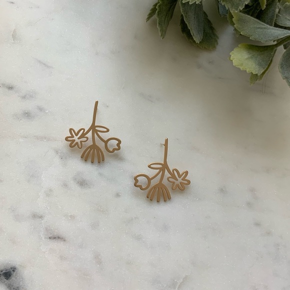 The Gillian - Dainty Flower Matte Stud Earrings - Picture 4 of 5